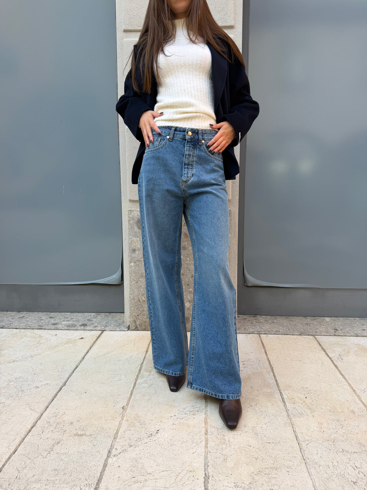 Jeans loose fit a vita bassa in denim lavaggio blu medio – Hinnominate