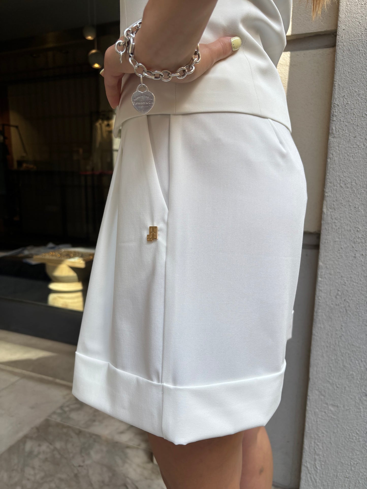 Shorts con risvolto e pences