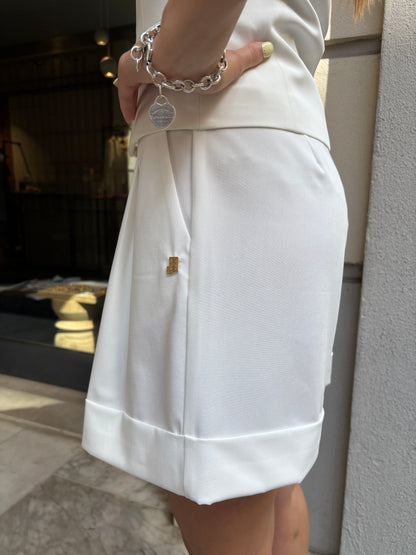 Shorts con risvolto e pences
